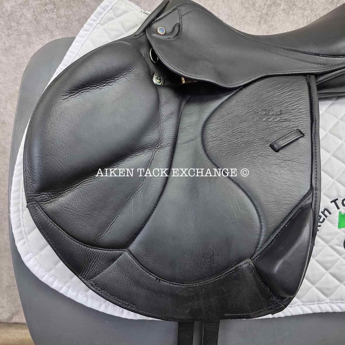 2017 Stubben Zaria Optimum Deluxe Monoflap Jump Saddle, 17.5" Seat, 28cm Tree - Medium Narrow, Wool Flocked Panels