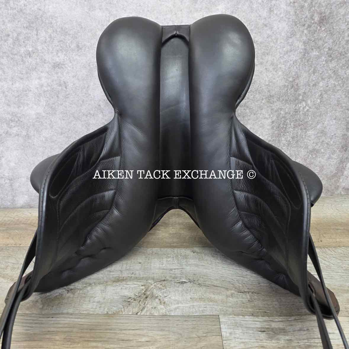 **On Trial** 2014 Black Country Solare Vinici Monoflap Jump Saddle, 17.5" Seat, Medium Wide Tree, Wool Flocked Panels