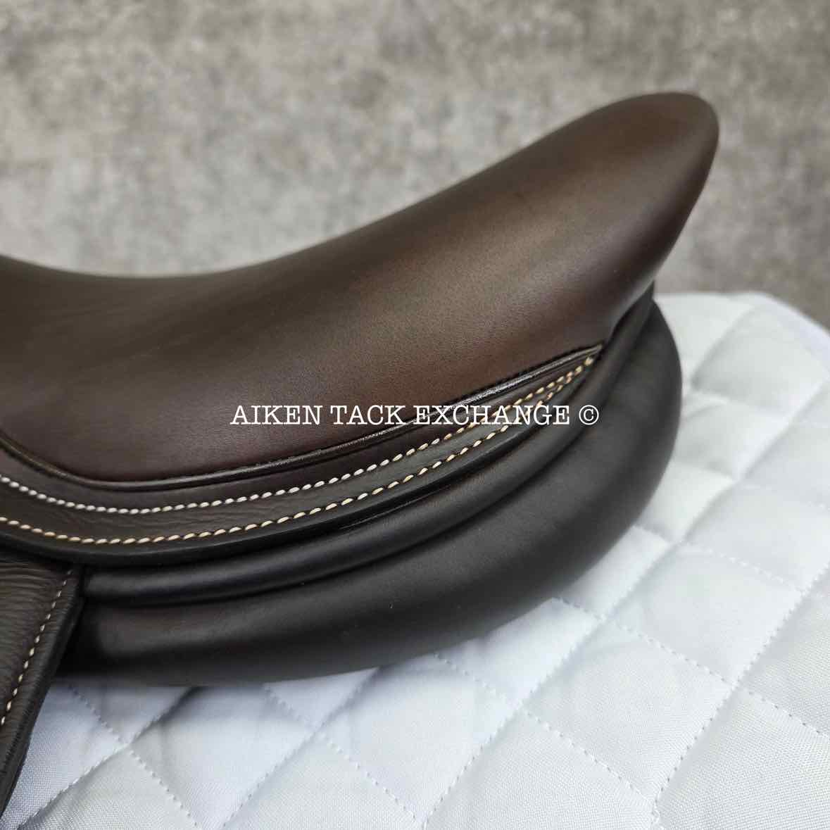 2022 Voltaire Welli Close Contact Jump Saddle, 15.5" Seat, 0A Flap, M/MW Tree, Foam FIN Panels