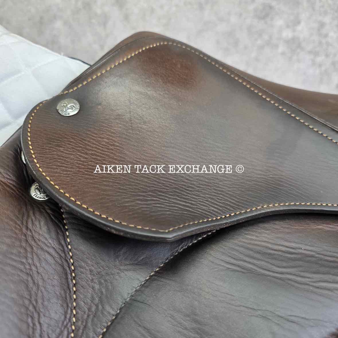**SOLD** 2019 Voltaire Blue Infinite Close Contact Jump Saddle, 17.5" Seat, 2A Flap, Medium Wide Tree, PRO Panels, Full Buffalo Leather