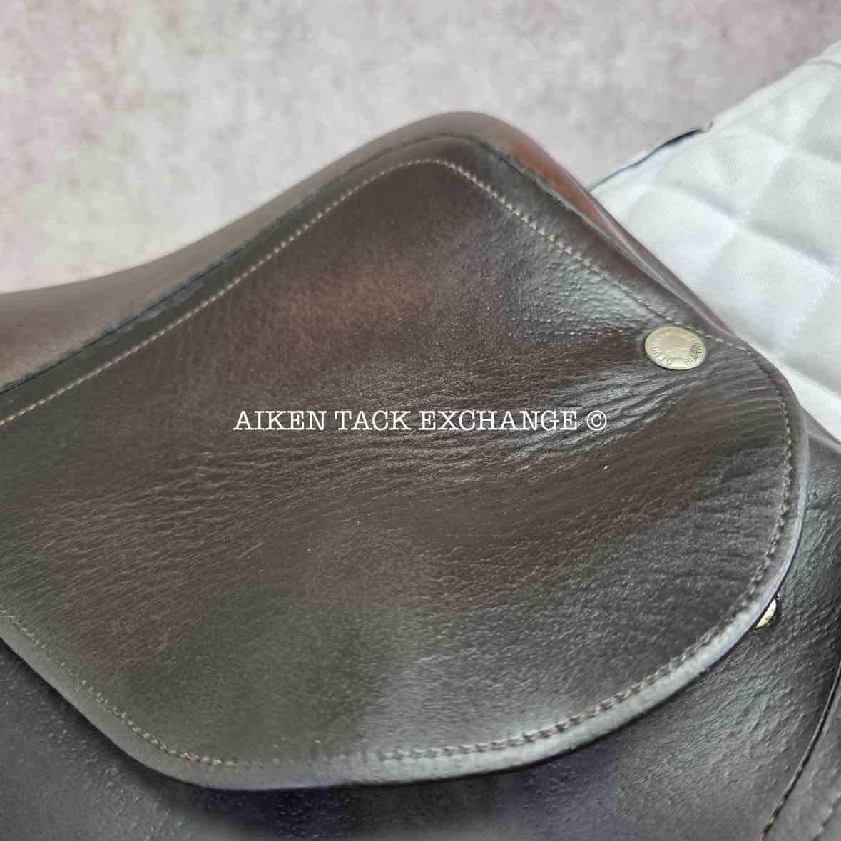 2003 Devoucoux Socoa Jump Saddle, 17" Seat, 2 Flap, Medium Wide Tree, Wool Flocked Panels