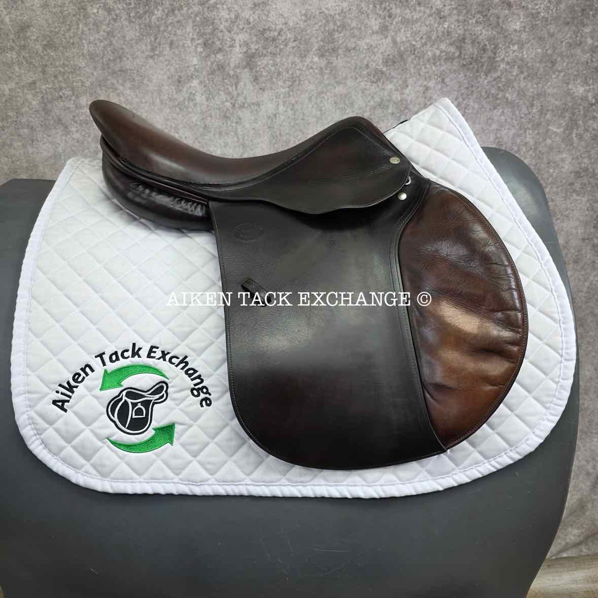 2003 Devoucoux Socoa Jump Saddle, 17" Seat, 2 Flap, Medium Wide Tree, Wool Flocked Panels
