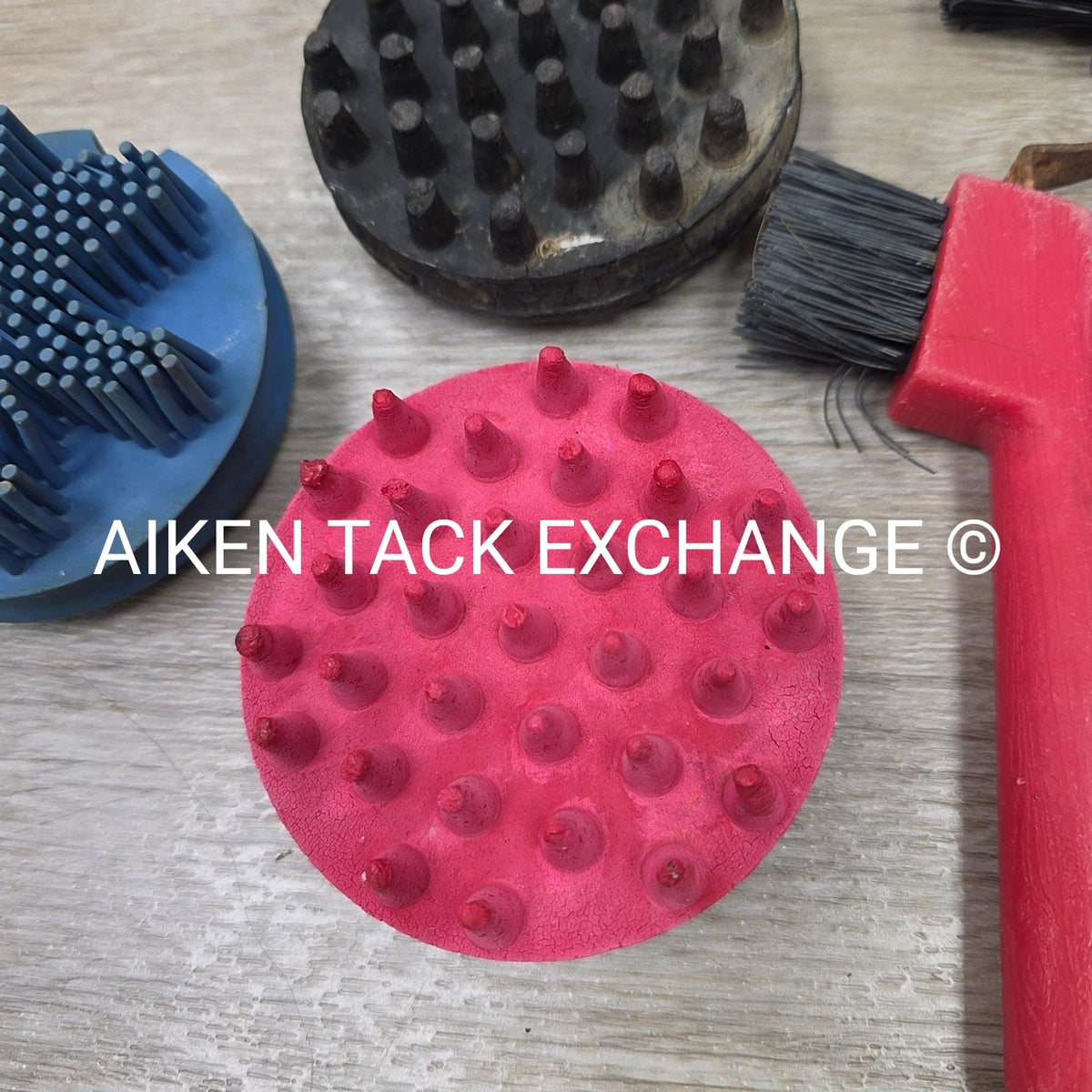 BARGAIN BUNDLE: 3 Hoof Picks & 3 Curry Combs