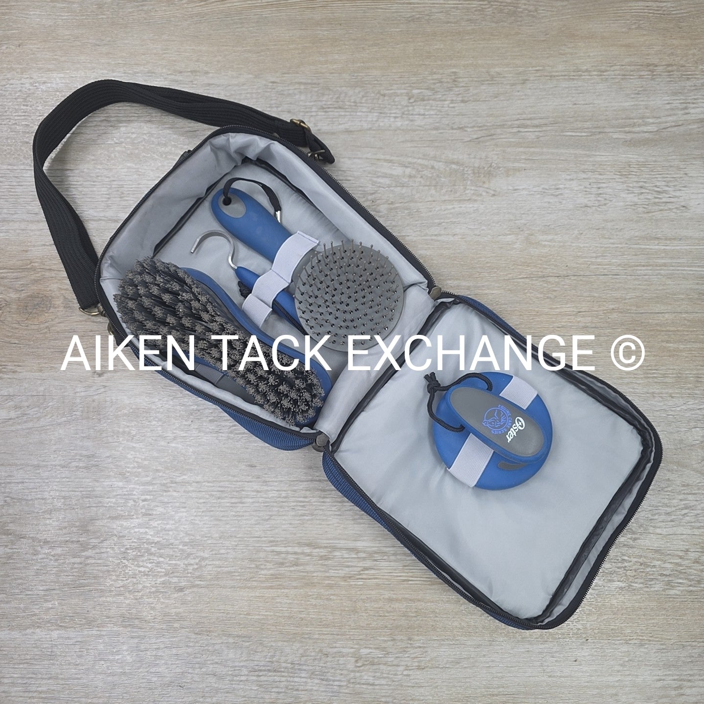 Oster Equine Care Series Grooming Kit, 4 Pieces & Carrying Case