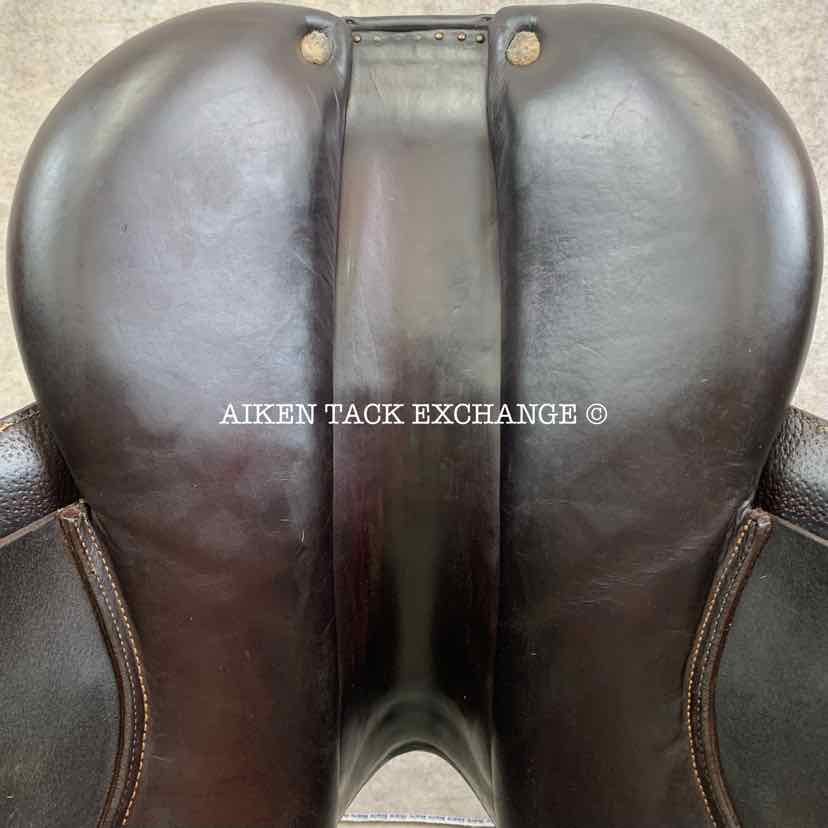 **SOLD** 2017 CWD SE30 2GS Close Contact Jump Saddle, 18" Seat - S3, 4L Flap, Dynamik Flex Tree - Medium, Foam Panels