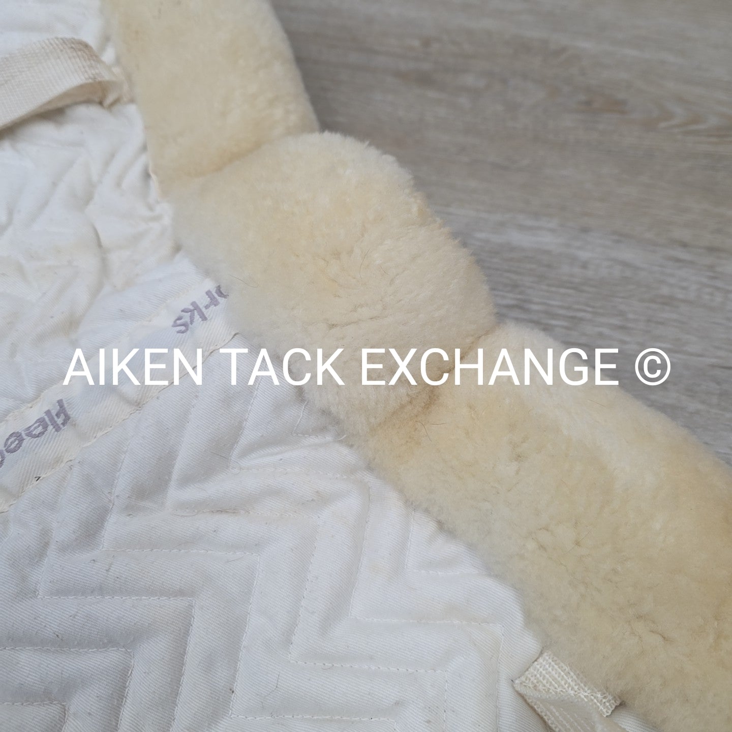 Fleeceworks Sheepskin Field HUnter Fox Hunter Pad with Front Roll & Full Trim