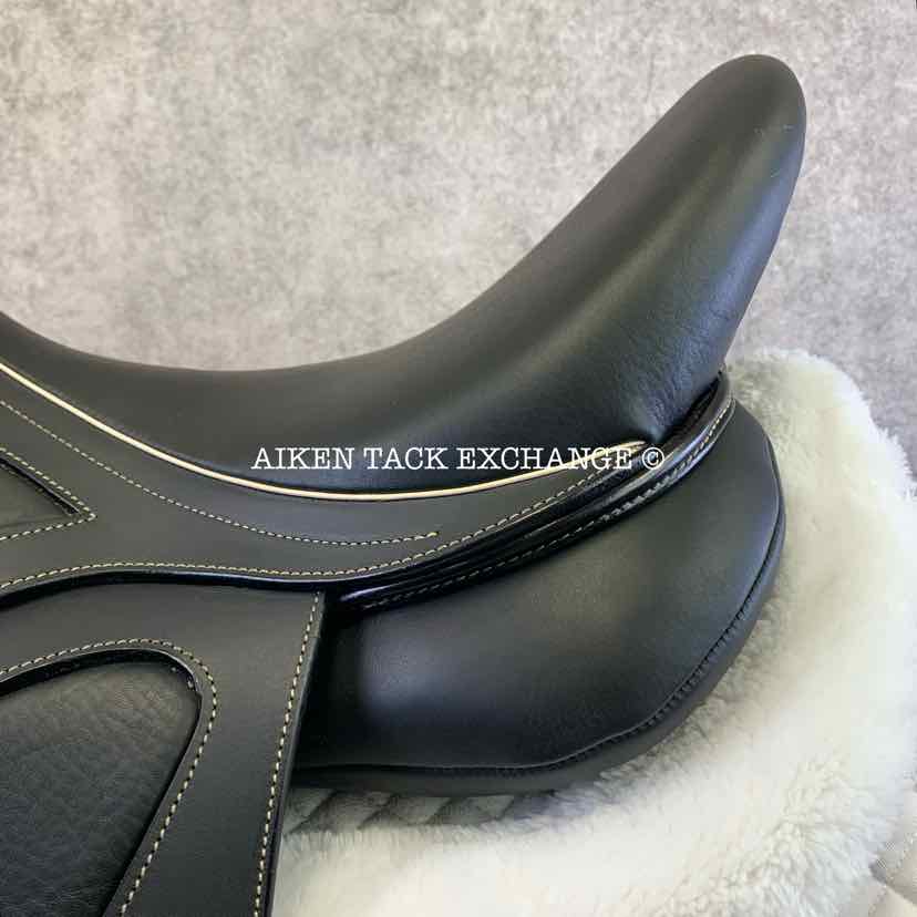 2022 MaxFlex Melina Pro Monoflap Dressage Saddle, 17.5" Seat, Flex Tree - Adjustable (Custom Gullet), Wool Flocked Pony Panels
