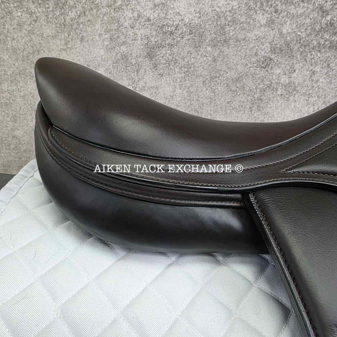 **SOLD** 2023 Amerigo Vega Salto Monoflap Jump Saddle, 17" Seat, Medium Tree, Wool Flocked Panels