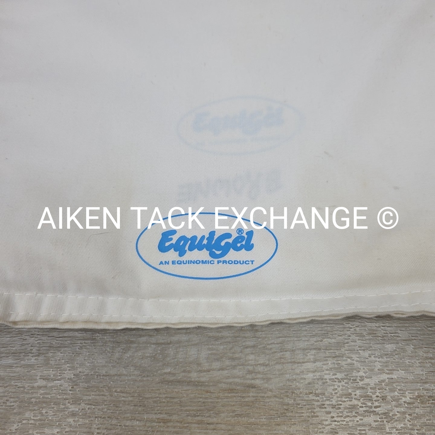 BARGAIN BUNDLE: EquiGel Half Pad with 7 Extra Covers
