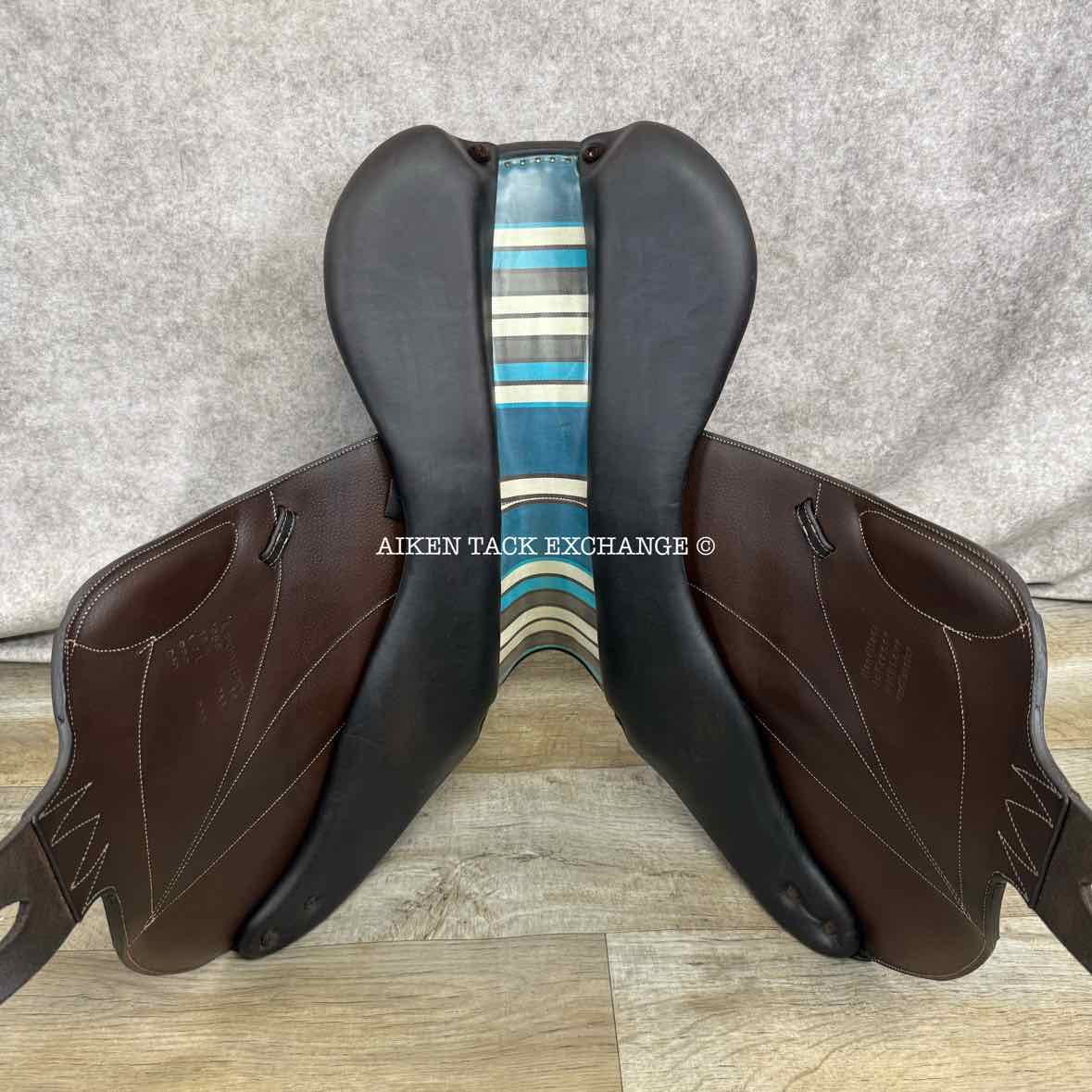 2018 Voltaire Lexington Monoflap Jump Saddle, 18.5" Seat, 2AA Flap, MW/W Tree, FIN Panels, Full Buffalo Leather