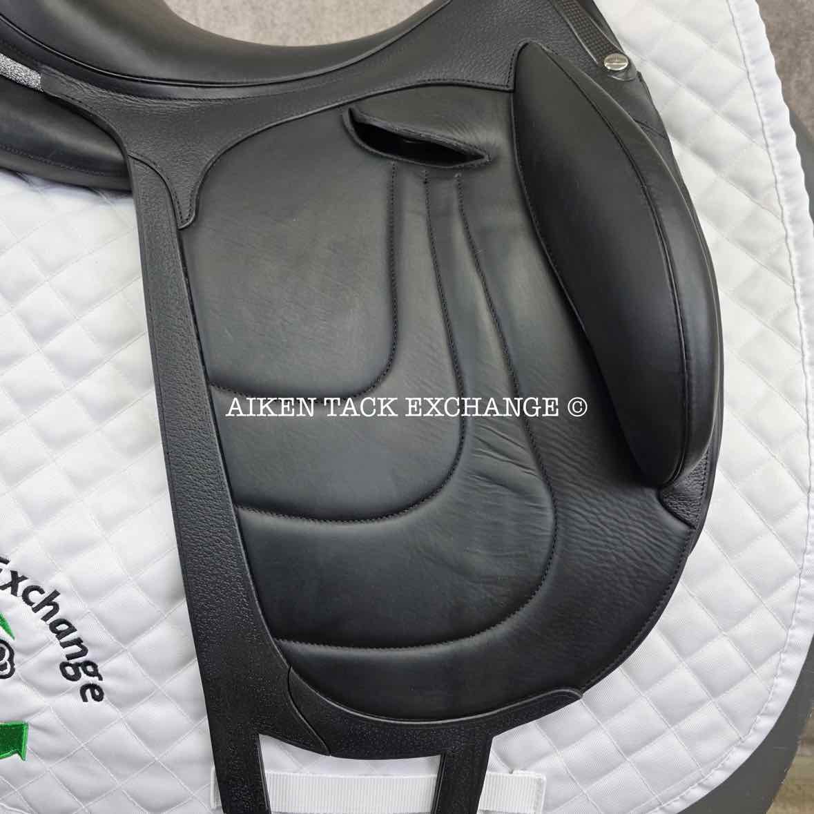 2025 Devoucoux Makila Harmonie Dressage Saddle, 17.5" Seat, 1A Flap, Medium? Tree, D3D Panels