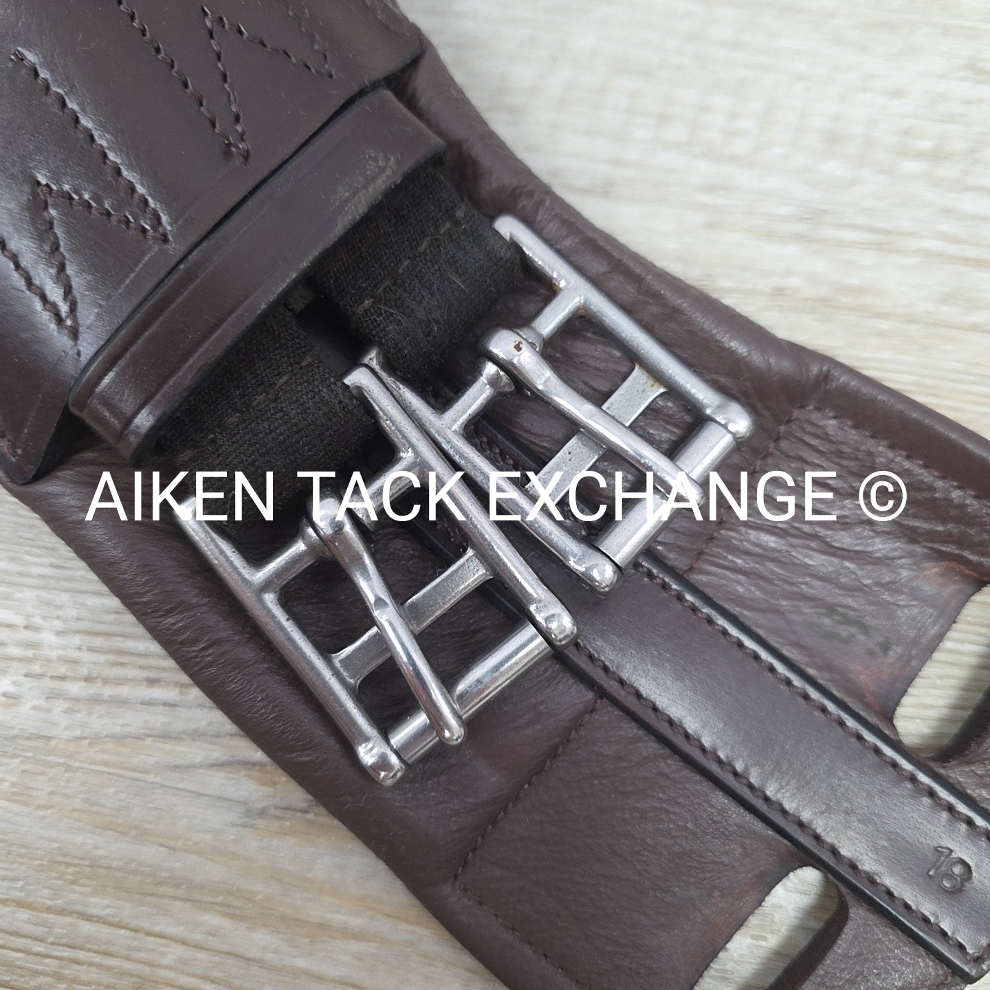 KL Select Red Barn Balance Anatomic Shoulder Relief Dressage Girth, Brown, 18"