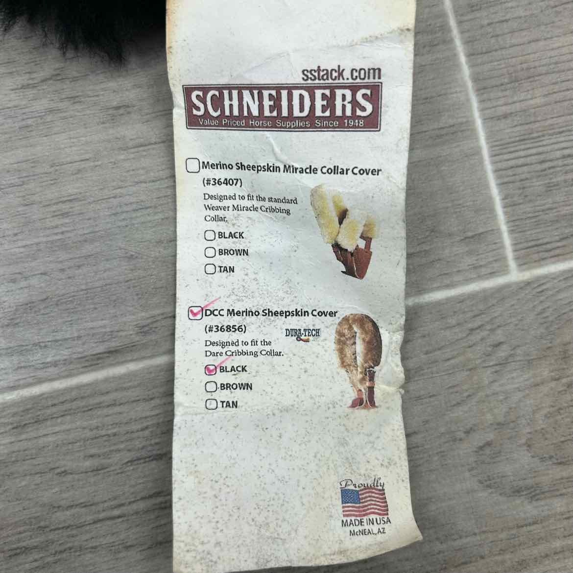 Schneiders Merino Sheepskin Bare Cribbing Collar Cover