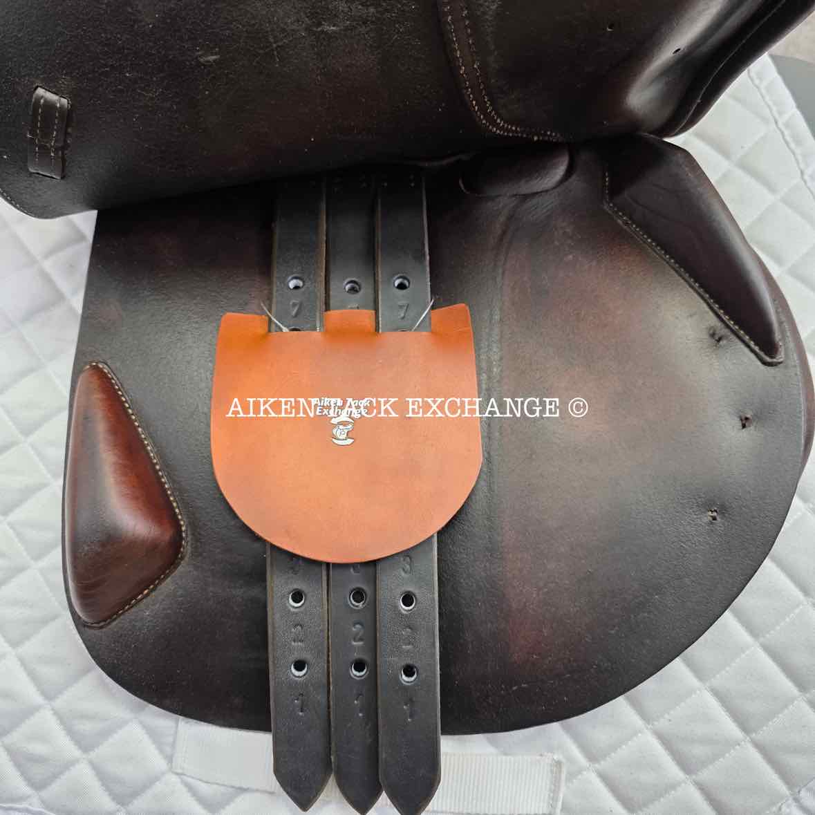 2003 Devoucoux Socoa Jump Saddle, 17" Seat, 2 Flap, Medium Wide Tree, Wool Flocked Panels