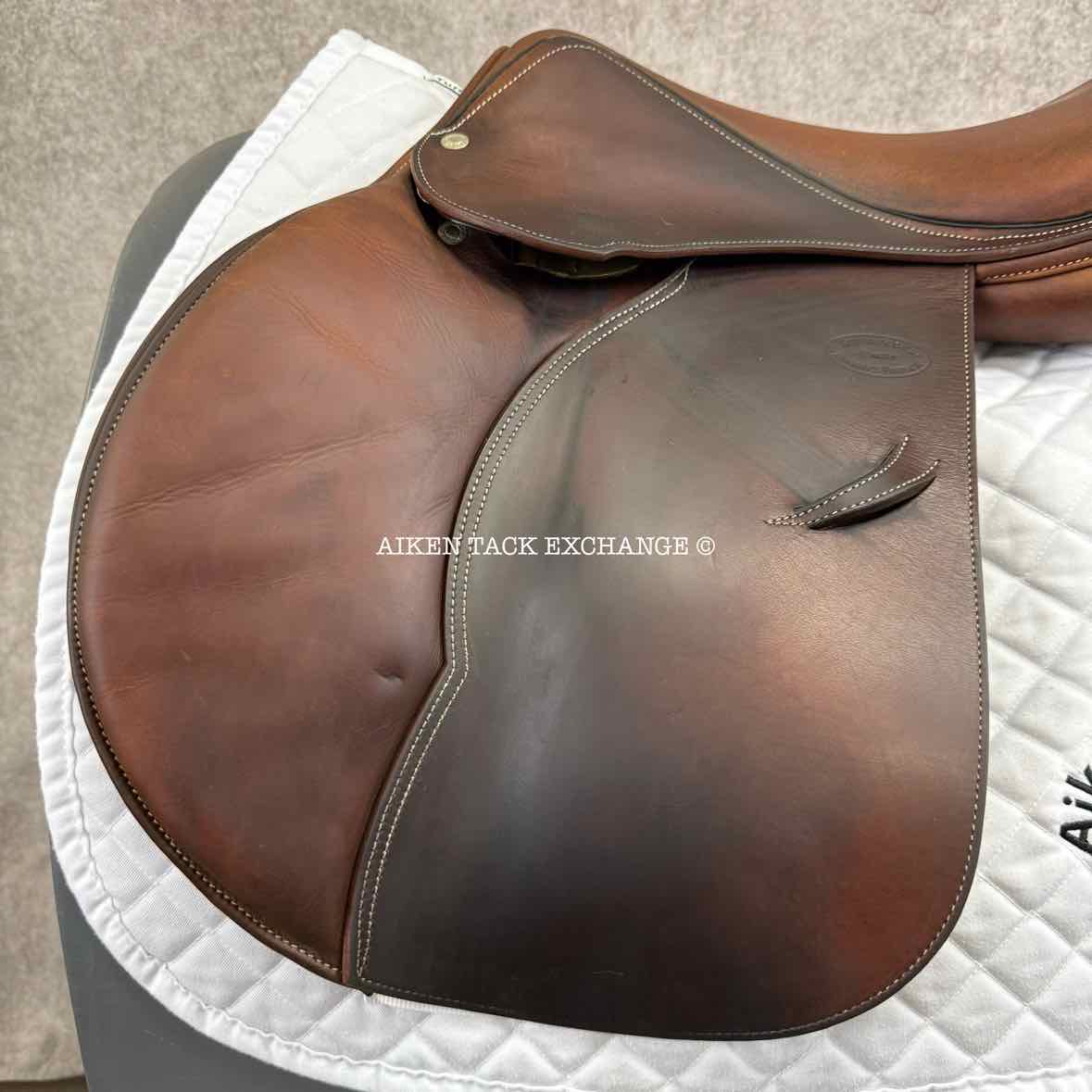 2009 Devoucoux Oldara Close Contact Jump Saddle, 18" Seat, 3A Flap, Medium Wide Tree, Foam Panels