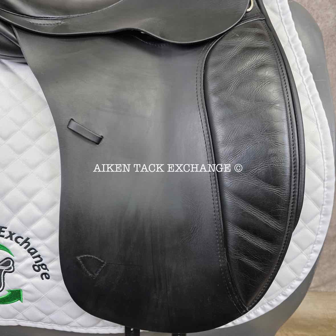 **On Trial** 2013 Lovatt & Ricketts Berkeley Dressage Saddle, 17" Seat, M/MW Tree, Wool Flocked Panels