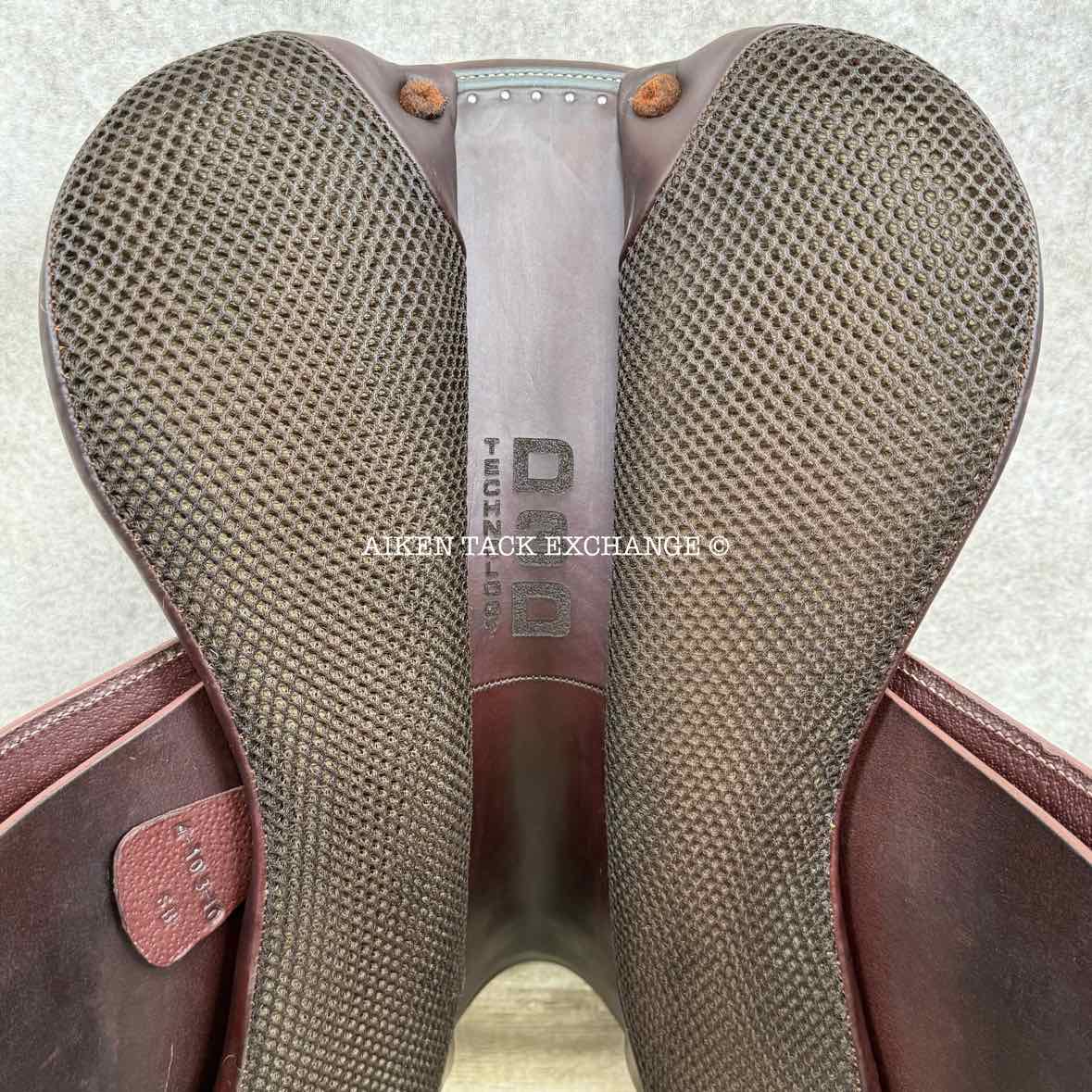 2022 Devoucoux Biarritz S Close Contact Jump Saddle, 17.5" Seat, 2AA Flap, Medium Tree, D3D Panels, Full Buffalo Leather