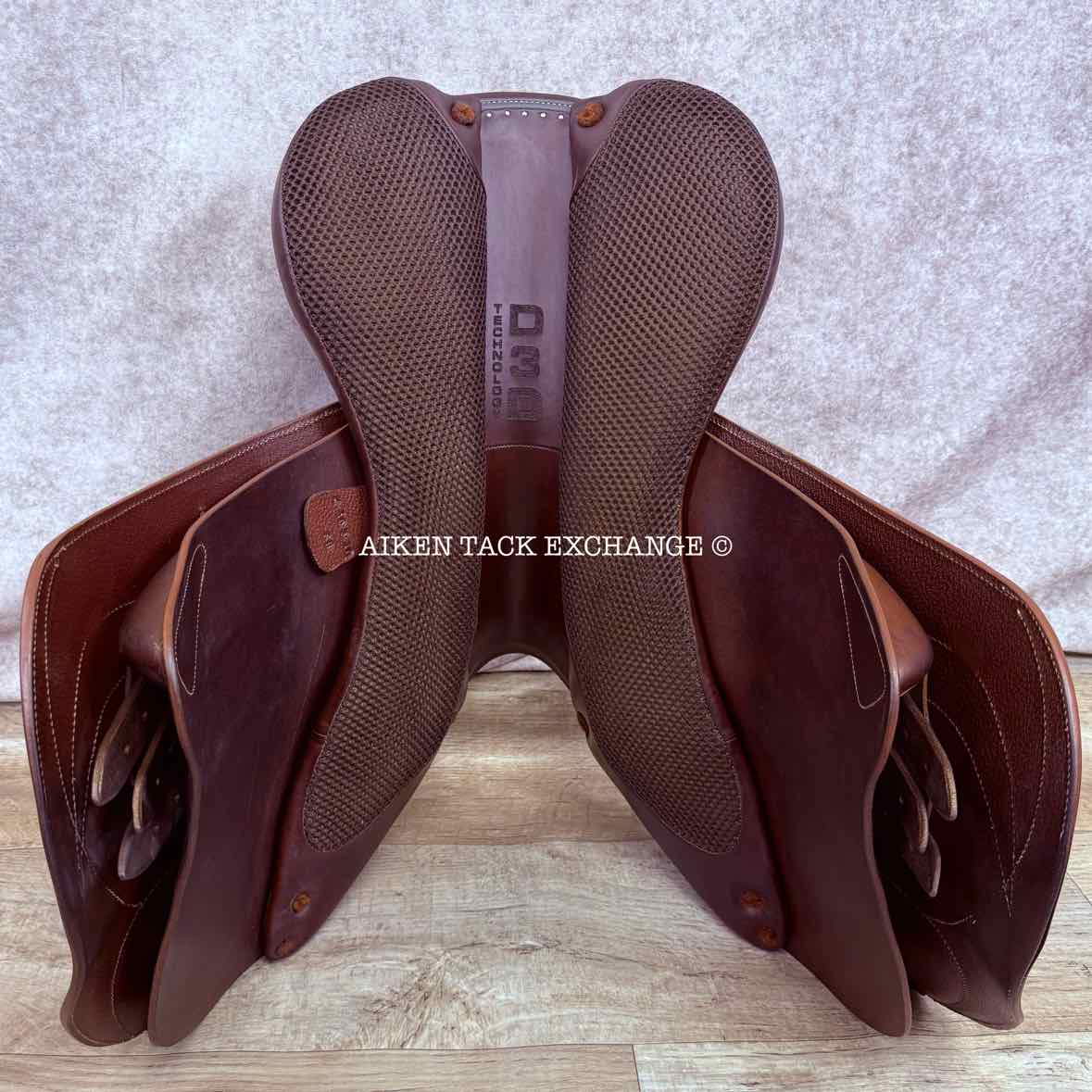 2022 Devoucoux Biarritz S Close Contact Jump Saddle, 17.5" Seat, 2AA Flap, Medium Tree, D3D Panels, Full Buffalo Leather