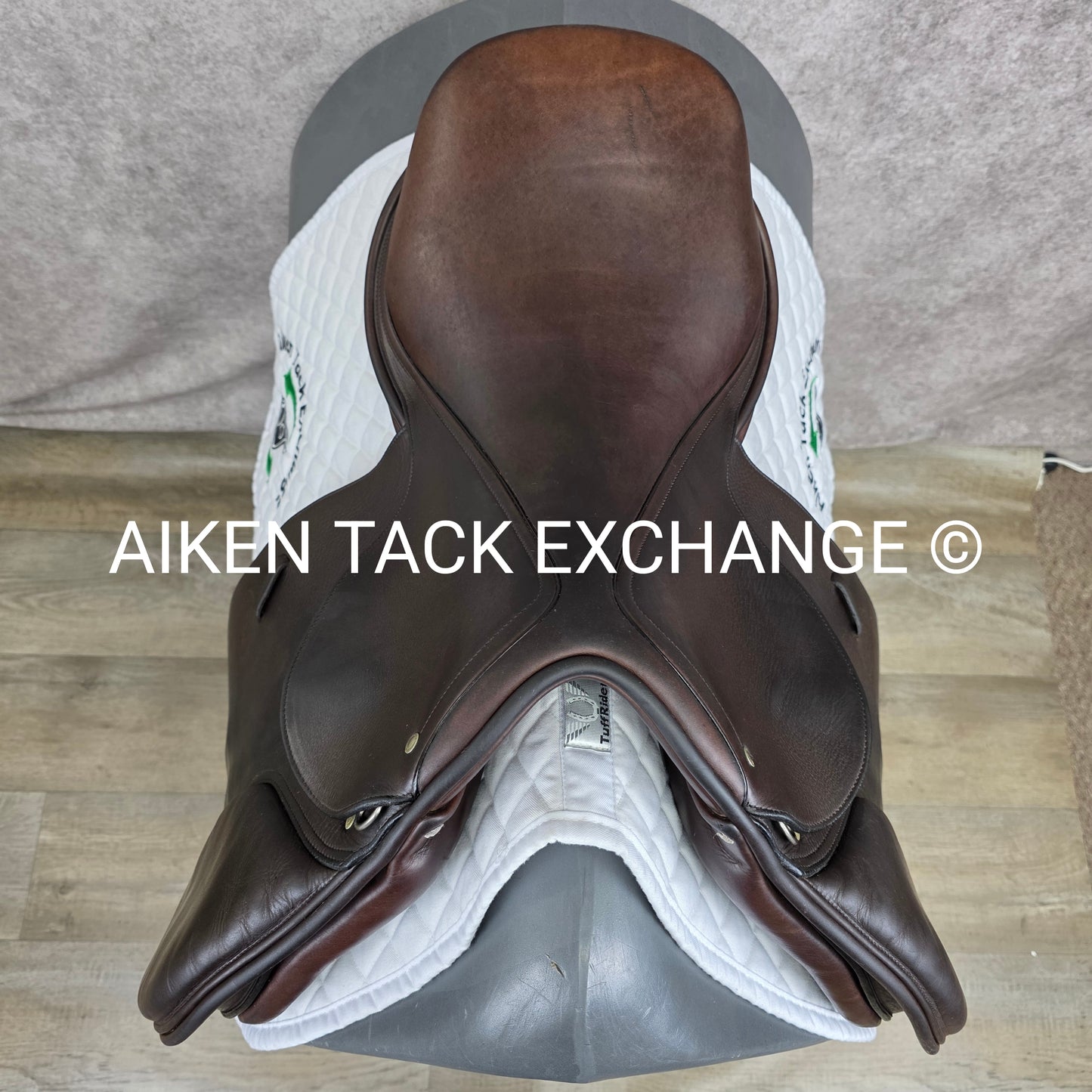 **SOLD** 2002 Schleese Leslie Jump Saddle, 17.5" Seat, Medium Wide Tree, Wool Flocked Panels
