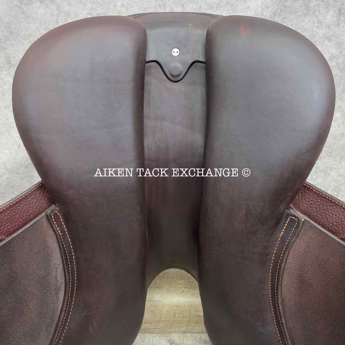 2023 CWD SE03 Close Contact Jump Saddle, 16.5" Seat, 2L Flap, Medium Tree, Foam Panels, Full Buffalo Leather