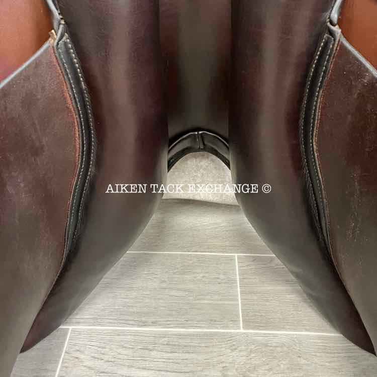 2017 County Solution H/J Close Contact Jump Saddle, 17.5" Seat, Forward Flap, Medium Tree, Wool Flocked Panels
