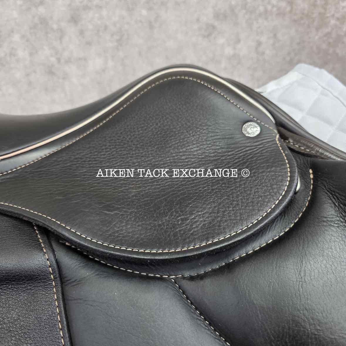 **SOLD** 2018 Custom Saddlery Fleur De Lys Monoflap Jump Saddle, 17.5" Seat, Adjustable Tree, Wool Flocked Panels