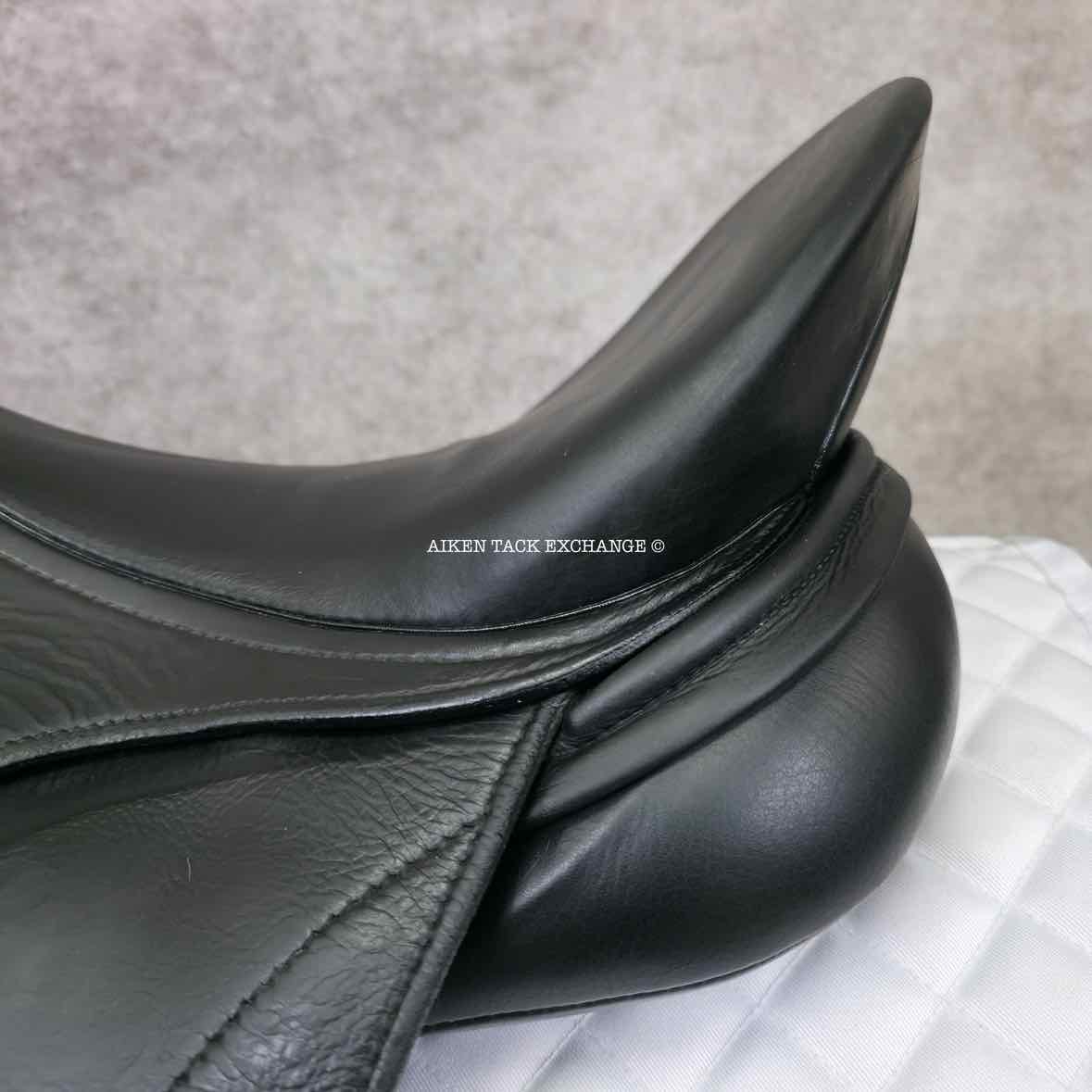**On Trial** 2013 Schleese Obrigado Dressage Saddle, 17.5" Seat, Adjustable AdapTree, Wool Flocked Panels