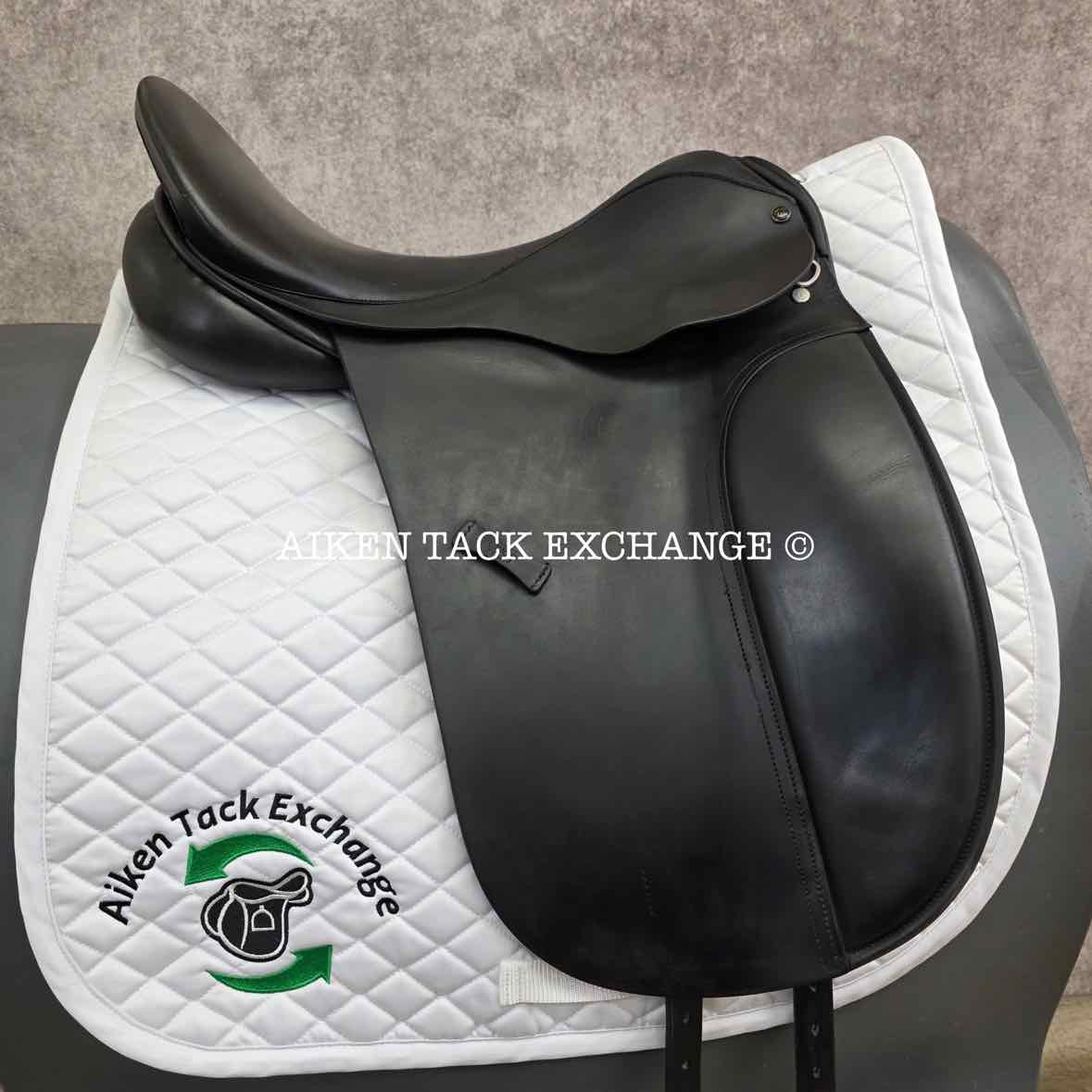 1998 County WB 2000 Dressage Saddle, 18" Seat, Medium Tree, Wool Flocked Panels