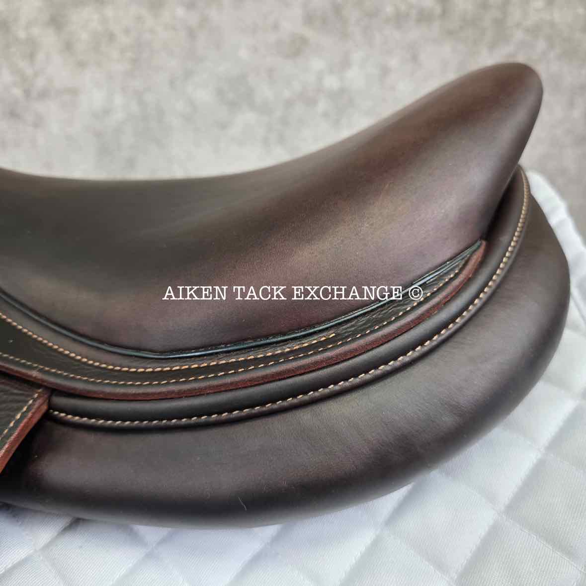 2015 Devoucoux Oldara Close Contact Jump Saddle, 17.5" Seat, 3 Flap, Medium Wide Tree, D3D Panels, Full Buffalo Leather