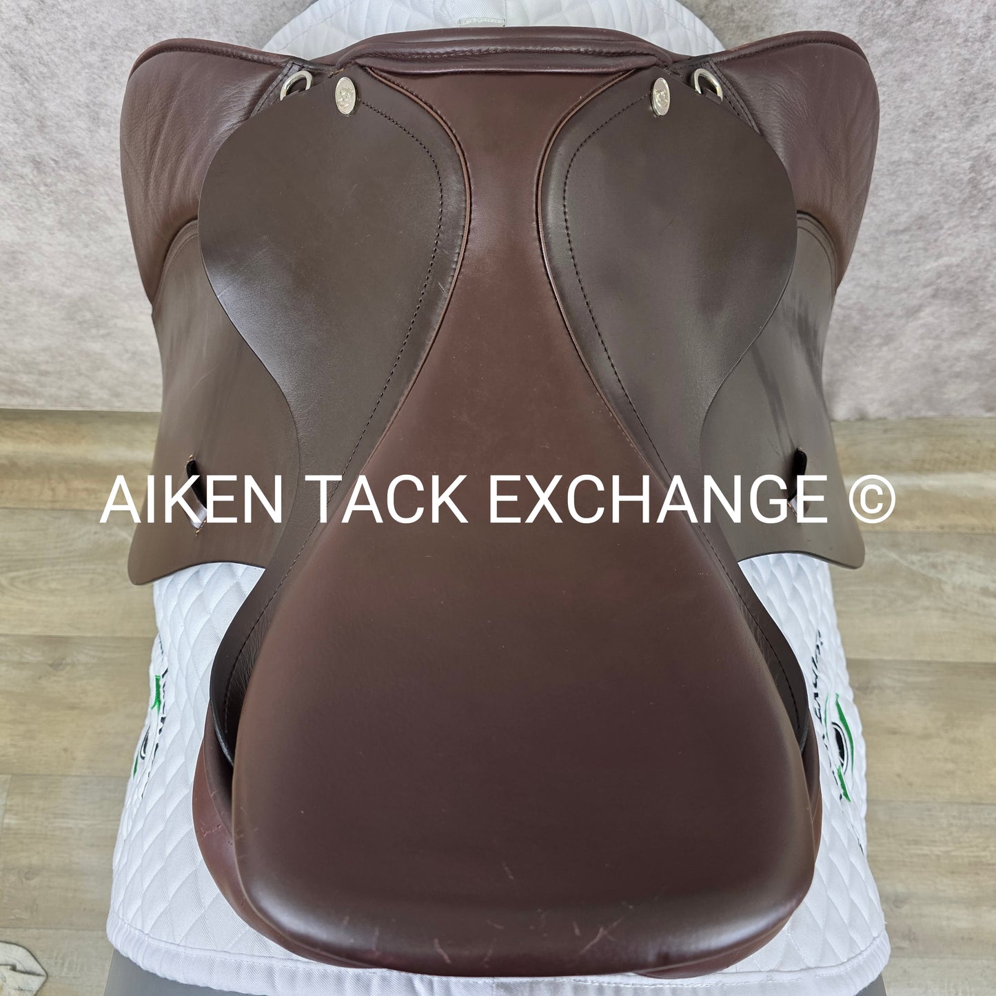 **SOLD** 2010 Duett Presto Close Contact Jump Saddle, 17" Seat, XX-Wide Hoop Tree, Wool Flocked Panels