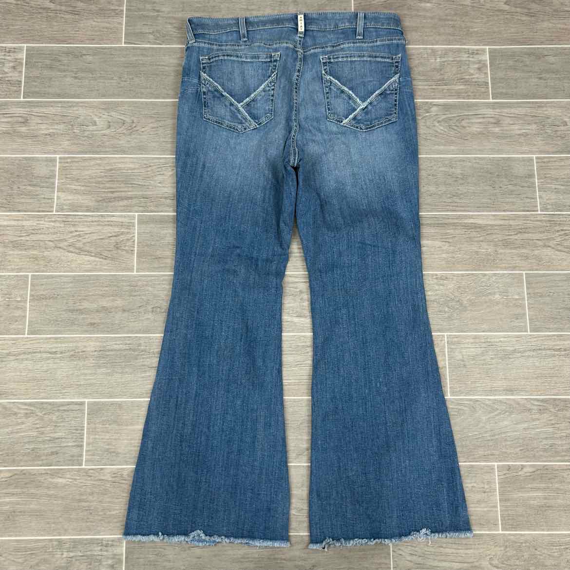 Ariat R.E.A.L High Rise Flare Jeans, Size 34 S
