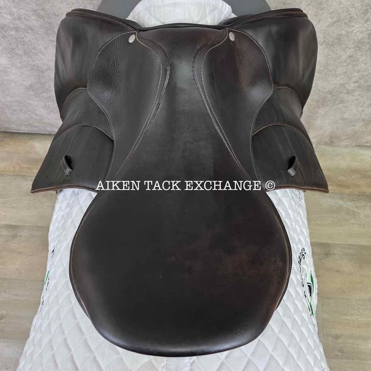 2015 Voltaire Stuttgart Jump Saddle, 17.5" Seat, 3AA Flap, Medium Wide Tree, PRO Panels, Full Buffalo Leather