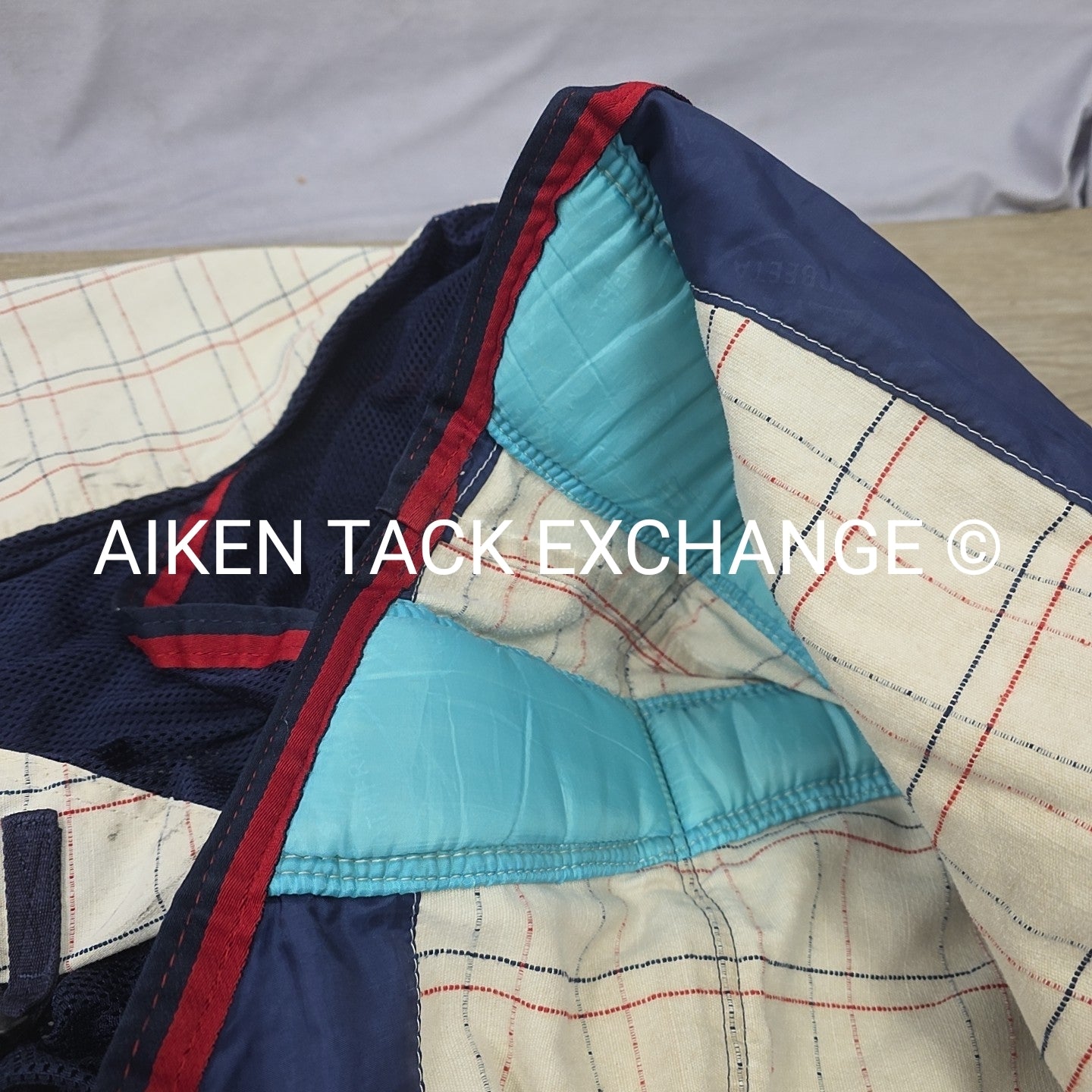 Weatherbeeta Breeze with Surcingle Combo Neck, 75" (has blemishes)