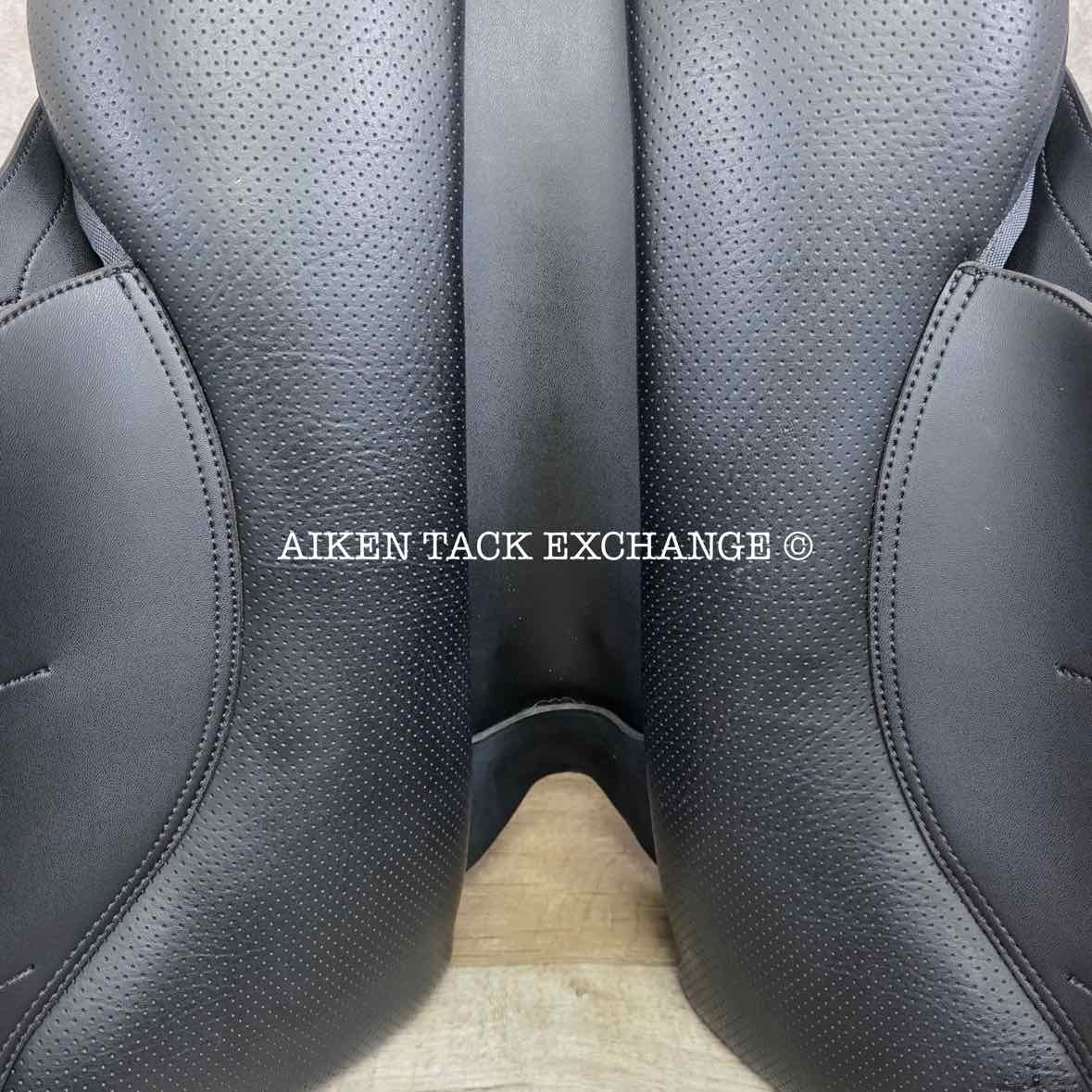 2022 Wintec Pro Stock HART Saddle with Swinging Fender, 17" / 17.5" Seat - Large, Adjustable Tree - Changeable Gullet, CAIR Panels