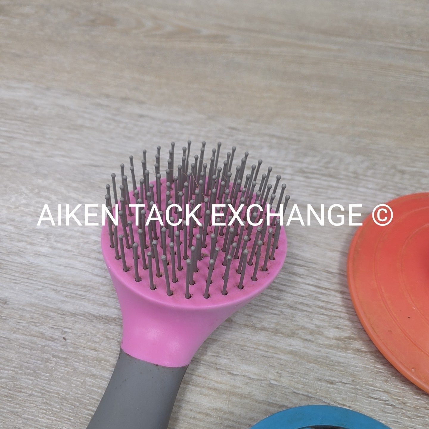 BARGAIN BUNDLE: 3 Curry Combs, 1 Mane & Tail Brush