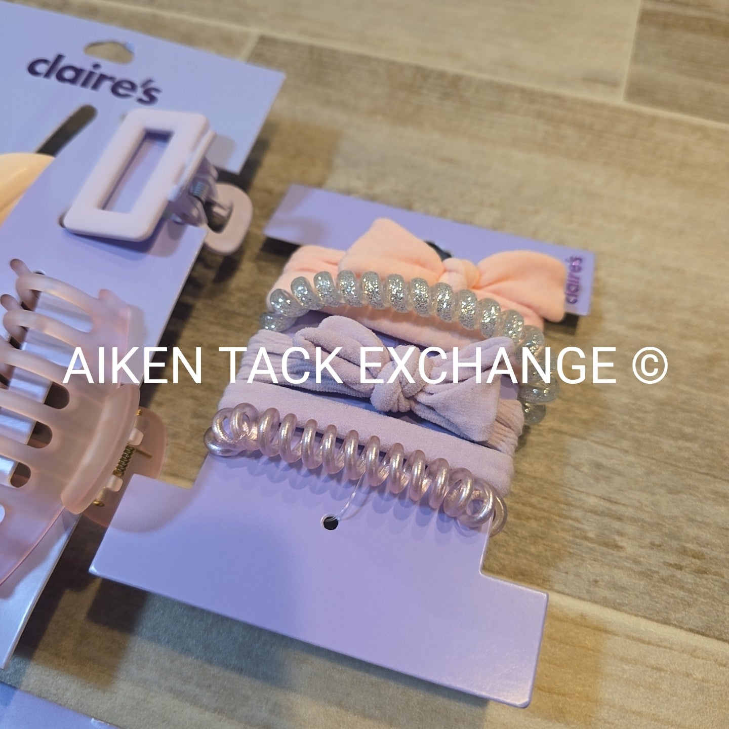 Claire's Hair Bundle - 4 Claw Clip, 1 Hair Clip, 1 Pack of Hair Ties