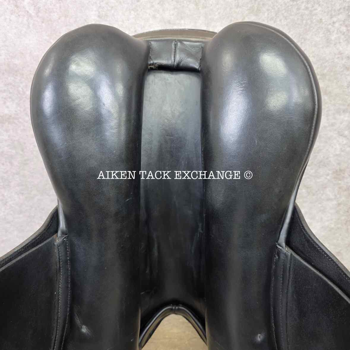 **SOLD** 2003 County Conquest Jump Saddle, 17.5" Seat, Medium Tree, Wool Flocked Panels