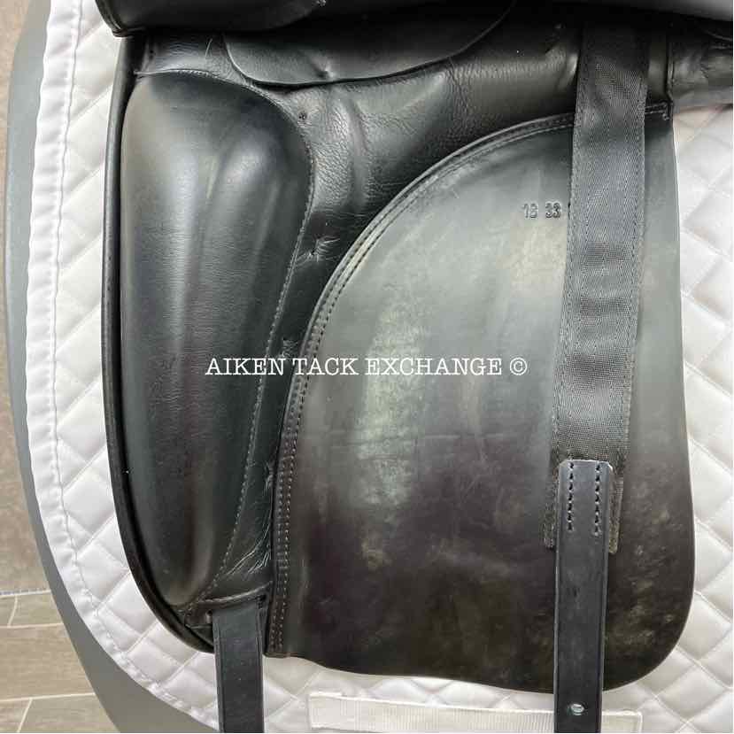 2000 Prestige Dressage 2000 Saddle, 18" Seat, 33 Tree - MW, Wool Flocked Panels