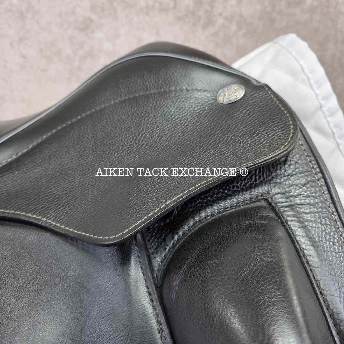 2020 Fairfax World Class Monoflap Dressage Saddle, 18" Seat, Adjustable Tree - Changeable Gullet, Wool Flocked Panels