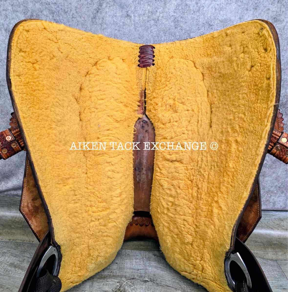 Jerry Shaw Western Saddle, 16.5" Seat, Wide Tree - Full QH Bars
