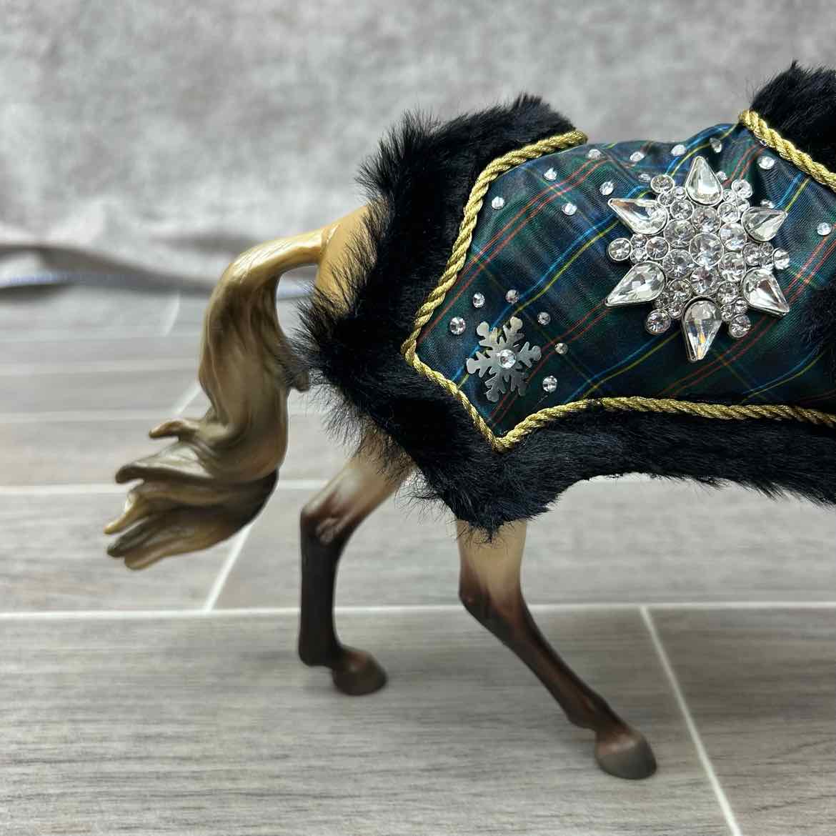 Breyer Highlander 2023 Christmas Holiday Horse with Blanket