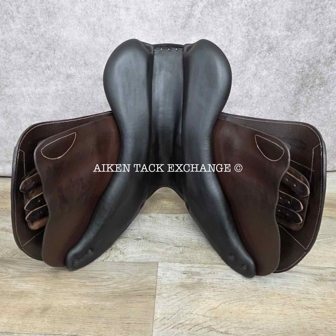 2024 Forestier Seoul Close Contact Jump Saddle, 17.5" Seat, 2AA Flap, MW/W Tree, PRO Panels, Full Buffalo Leather