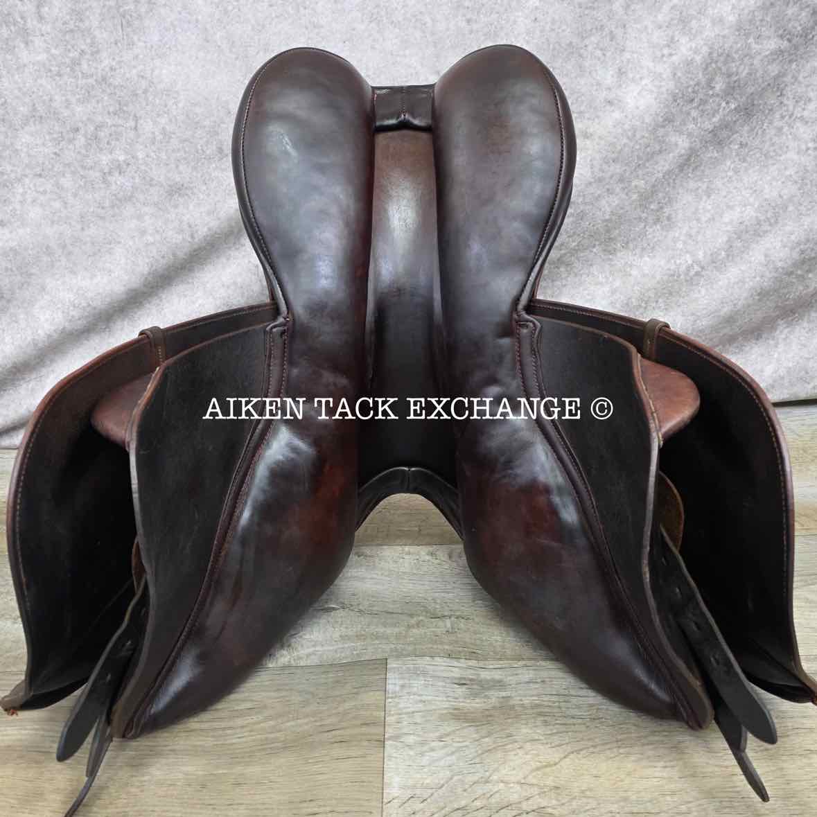 **SOLD** Albion Kontrol Jump Saddle, 18" Seat, Medium Wide Tree, Wool Flocked Panels