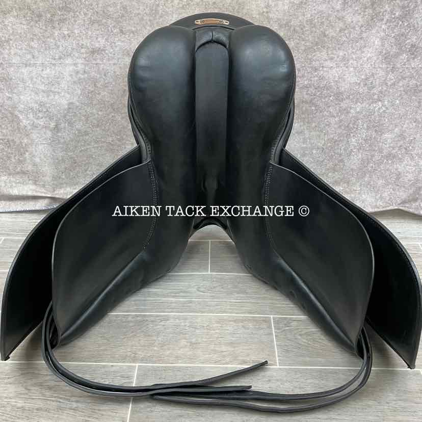 **SOLD** 2005 Stubben Maestoso Deluxe Dressage Saddle, 18" Seat, 32cm Tree - W/XW, Wool Flocked Panels