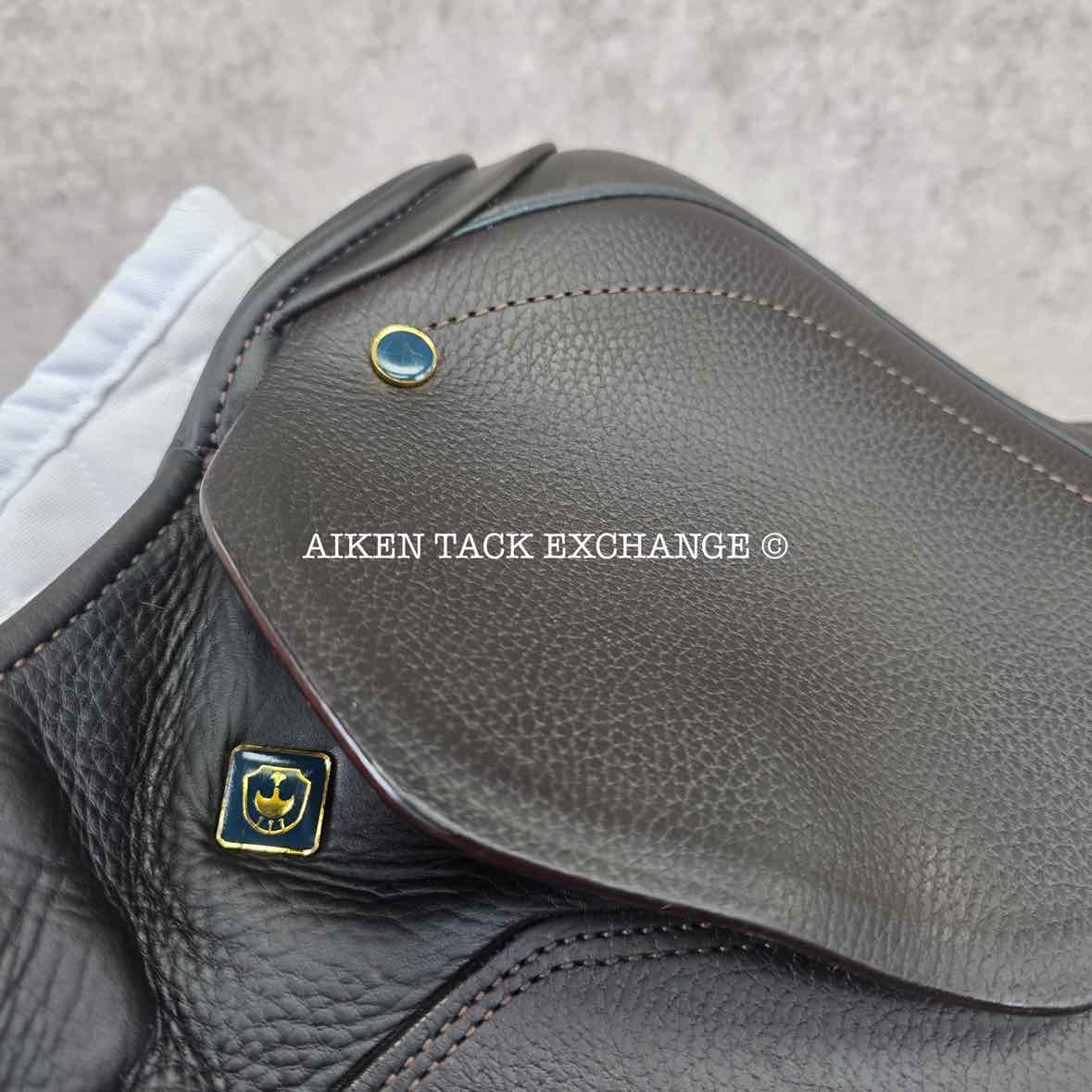 2025 Stubben Roxane Jump Saddle, 18" Seat with Biomex, 28cm Tree - Medium Narrow, Wool Flocked Panels