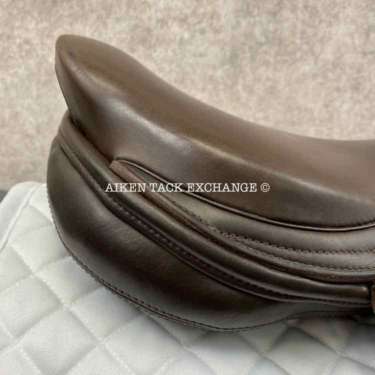 **SOLD** 2017 Bliss of London Close Contact Jump Saddle, 17" Seat, Extra Wide Tree, Wool Flocked Panels