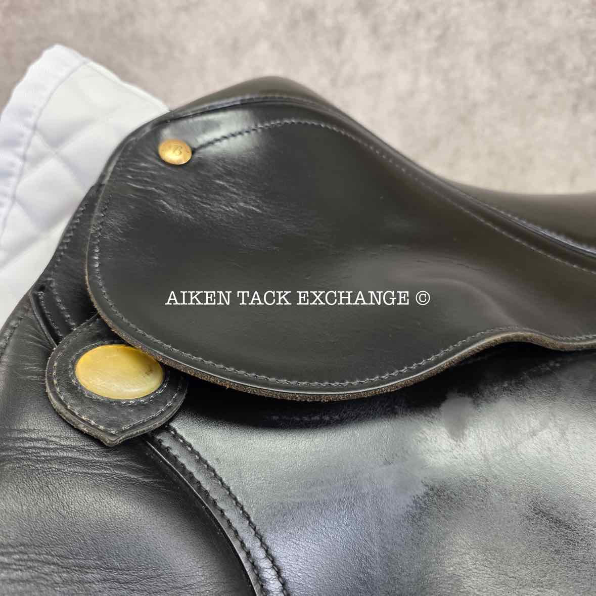 2007 Bates Caprilli Dressage Saddle, 17" Seat, Adjustable Tree - Changeable Gullet, Wool Flocked Panels