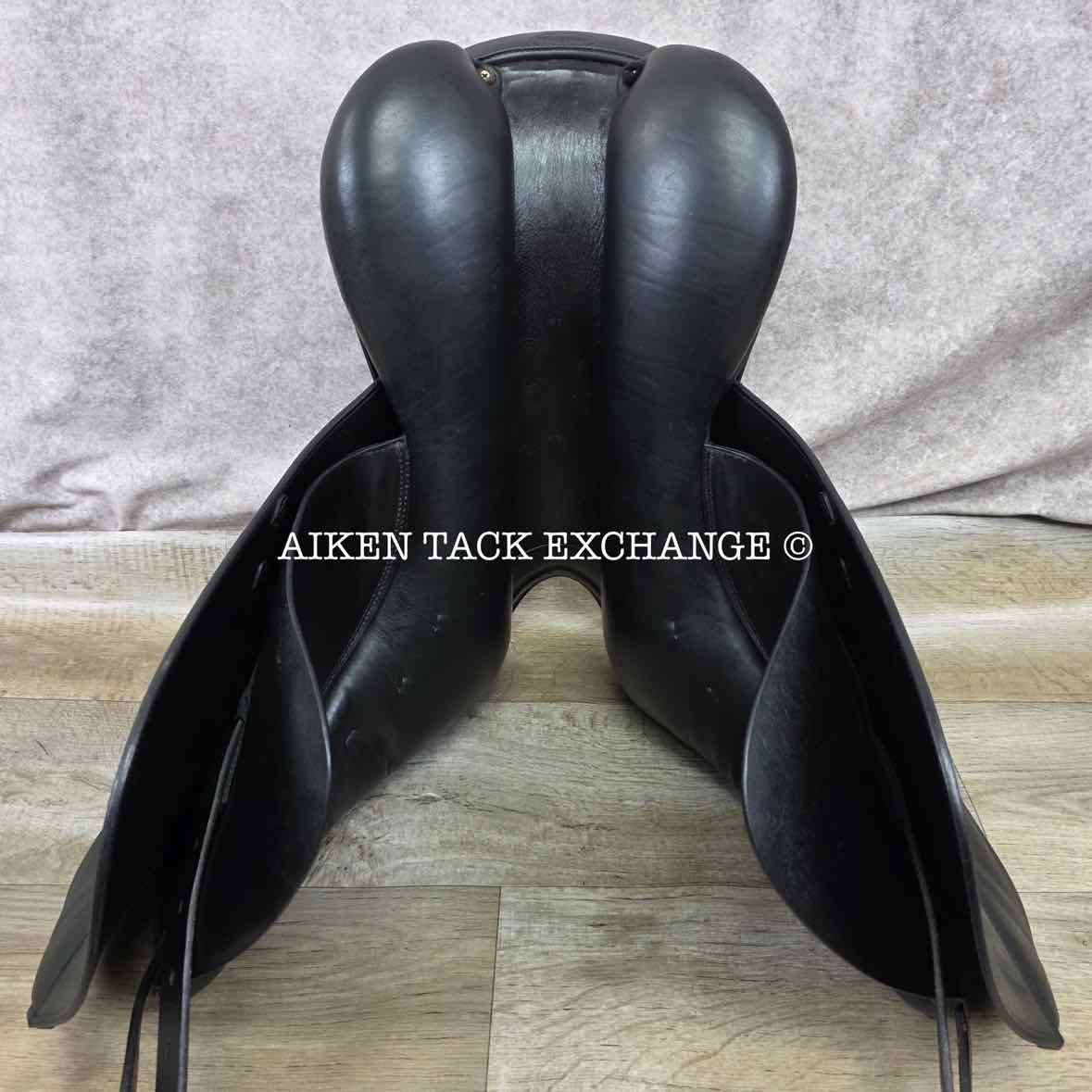**On Trial** 2006 Prestige Dressage 2000 Saddle, 18" Seat, 35 Tree - MW, Wool Flocked Panels
