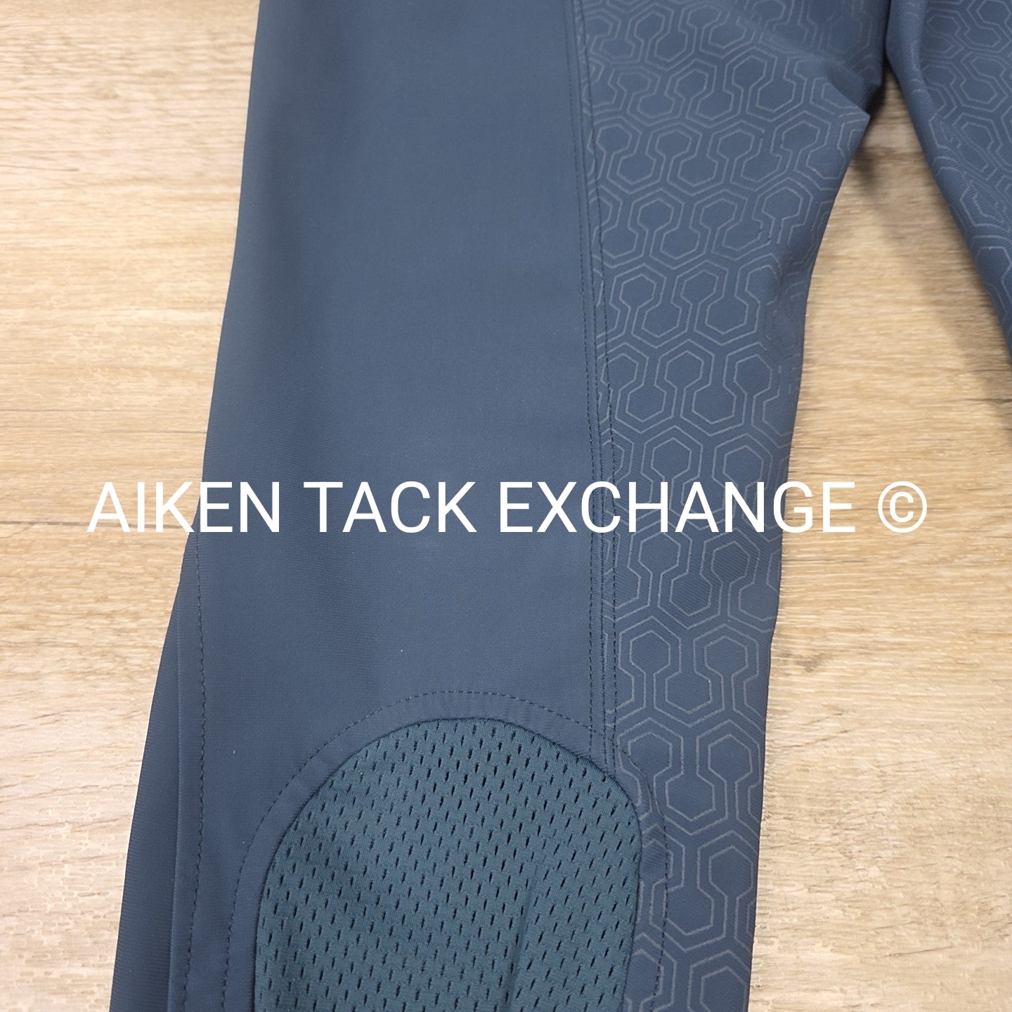 Ariat Tri Factor Full Seat Breeches, Women's 26 (missing 1 pocket button)