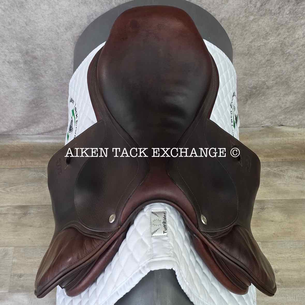 2016 CWD SE03 Close Contact Jump Saddle, 17" Seat, 2L Flap, Medium Wide Tree, Foam Panels